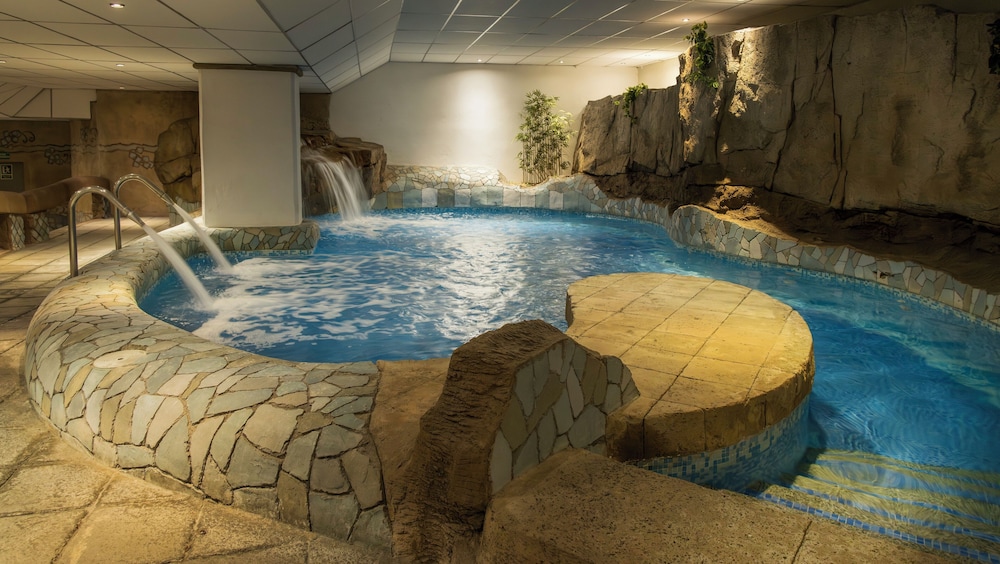 Hotel ILUNION Les Corts Spa — Swimming pool in Barcelona, Catalonia