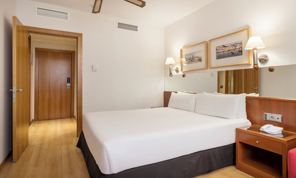 Hotel ILUNION Les Corts Spa — Hotel rooms in Barcelona, Catalonia