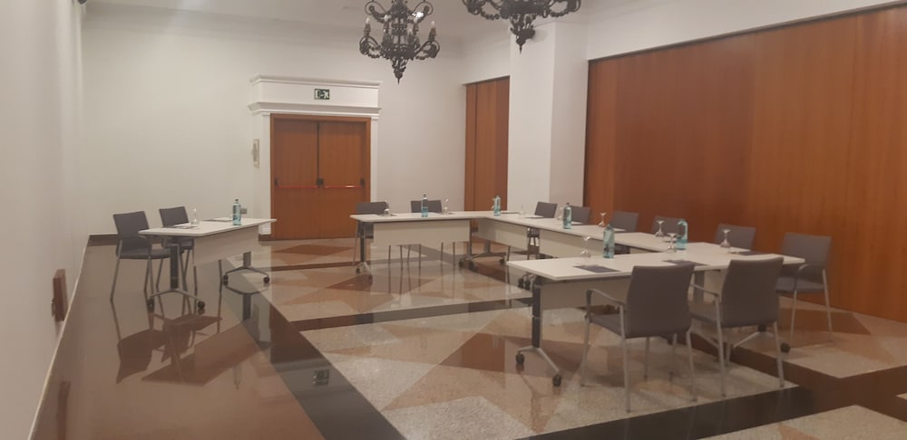 Hotel ILUNION Les Corts Spa — Hotel building in Barcelona, Catalonia