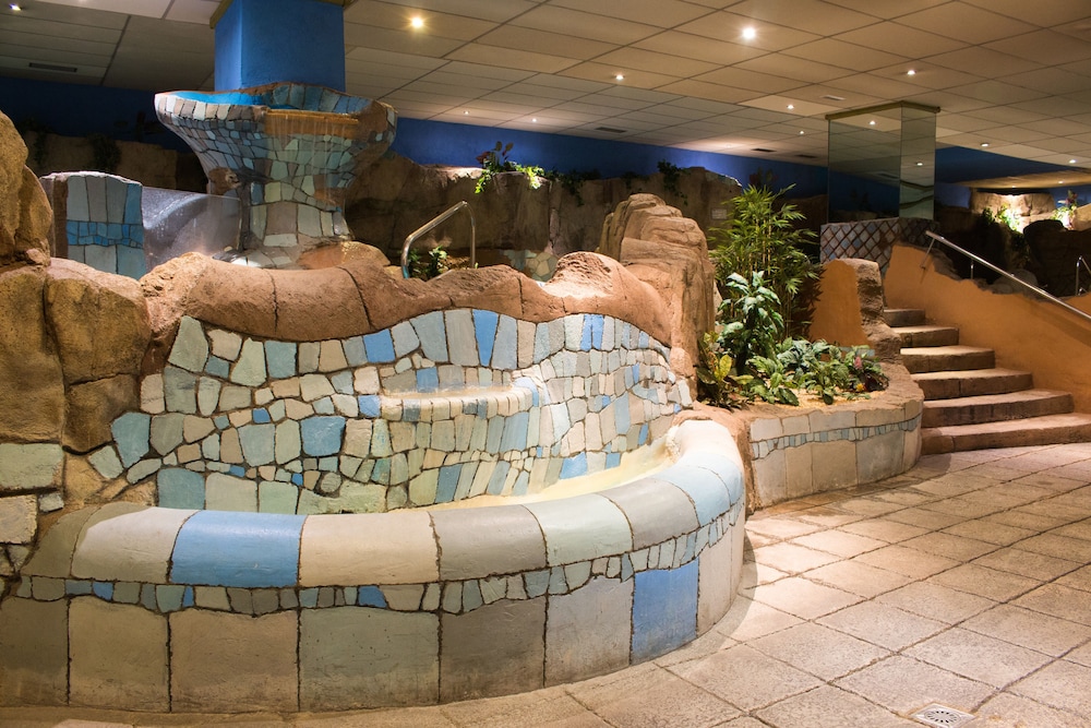 Hotel ILUNION Les Corts Spa — Swimming pool in Barcelona, Catalonia