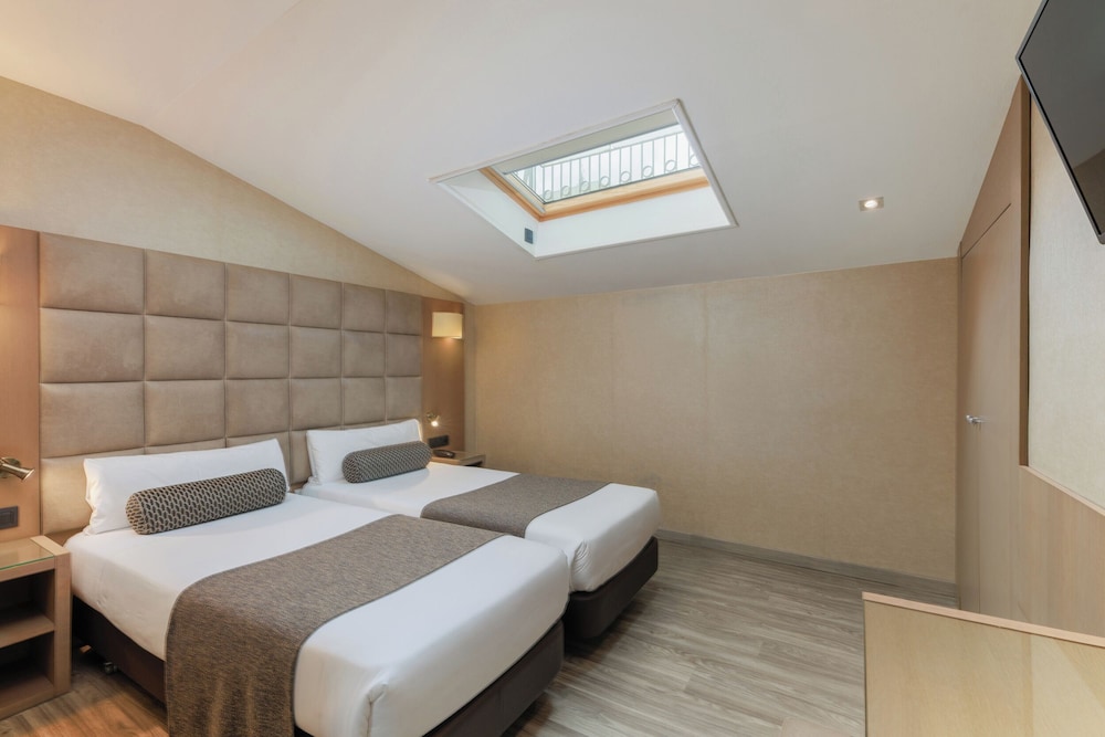 Hotel Suizo — Hotel rooms in Barcelona, Catalonia