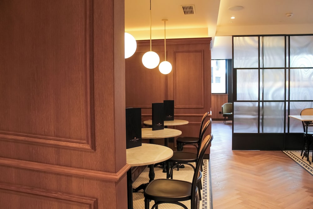 Hotel Suizo — Restaurant & bars in Barcelona, Catalonia
