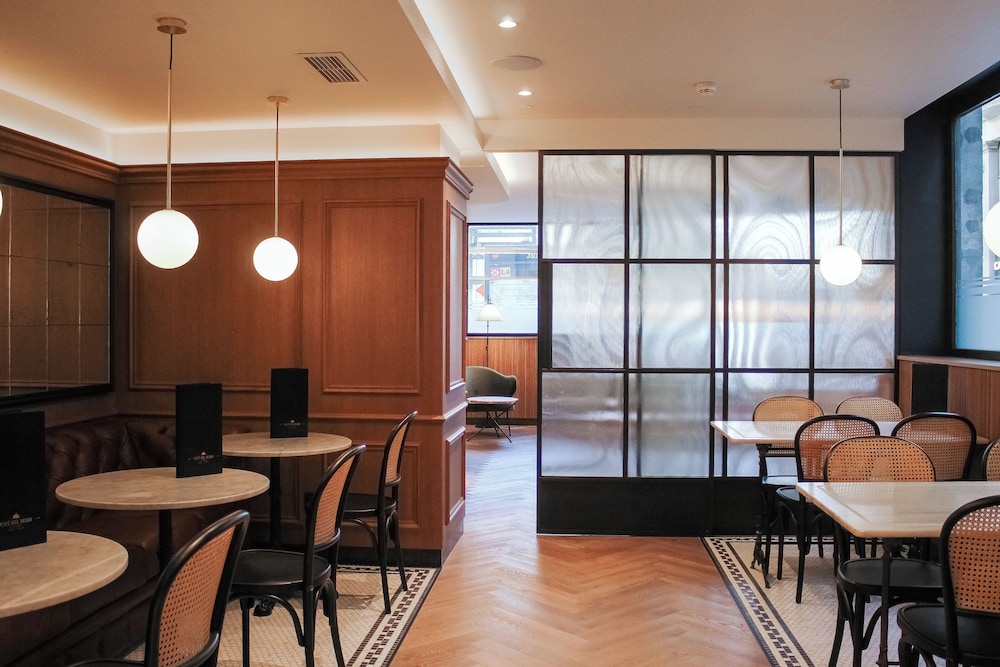Hotel Suizo — Restaurant & bars in Barcelona, Catalonia
