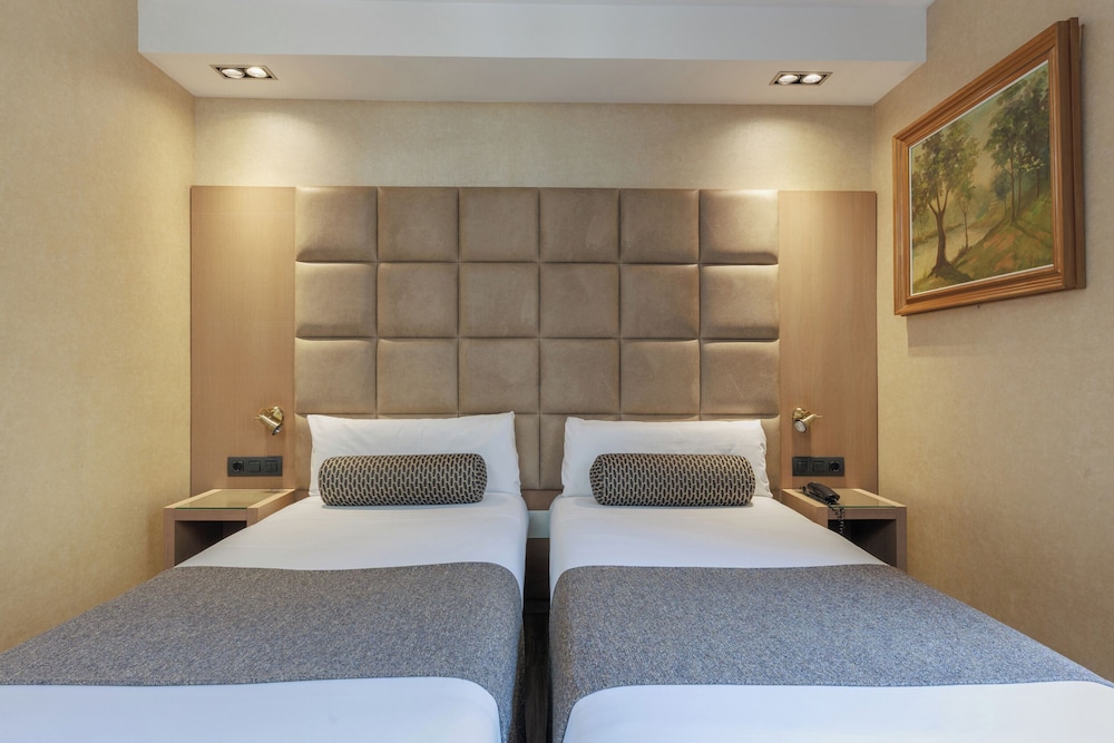Hotel Suizo — Hotel rooms in Barcelona, Catalonia