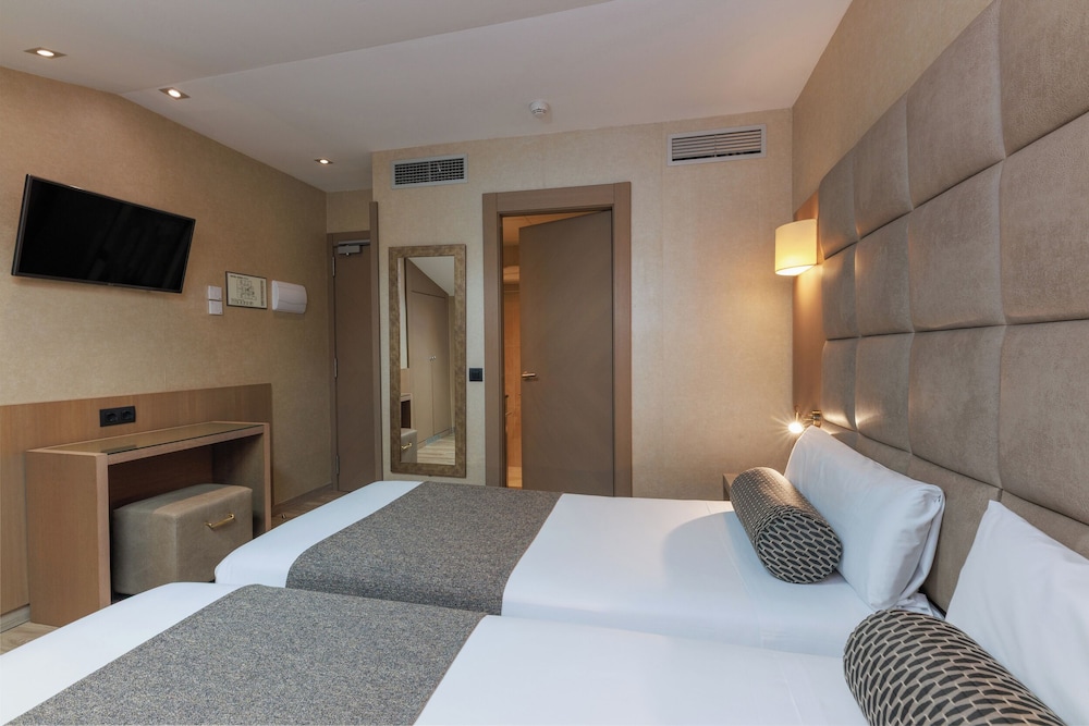 Hotel Suizo — Hotel rooms in Barcelona, Catalonia