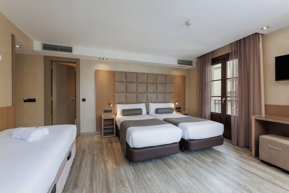 Hotel Suizo — Hotel rooms in Barcelona, Catalonia