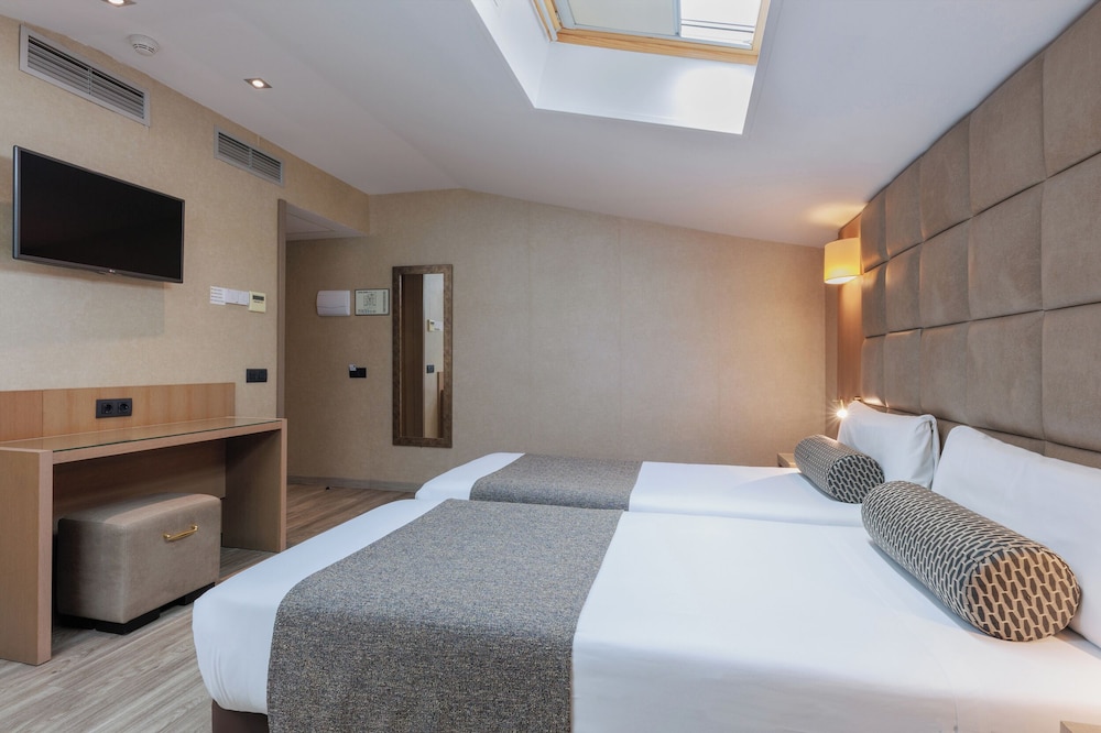 Hotel Suizo — Hotel rooms in Barcelona, Catalonia
