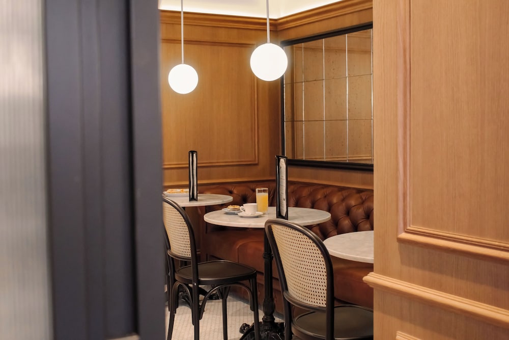 Hotel Suizo — Restaurant & bars in Barcelona, Catalonia