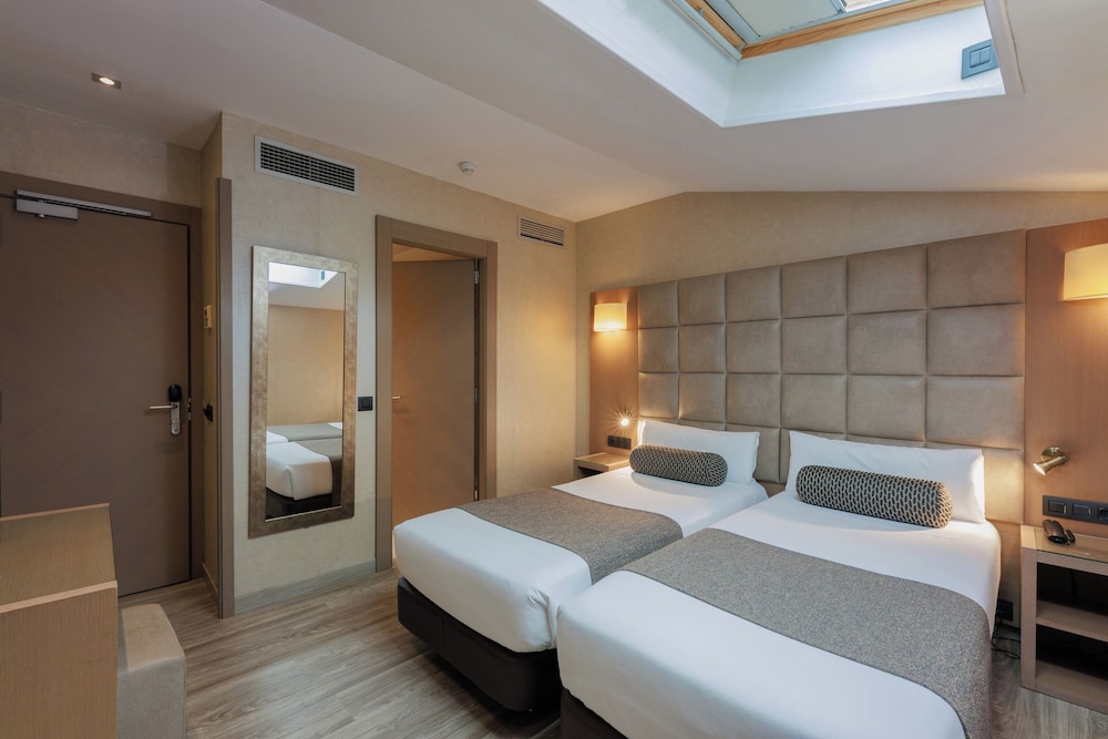 Hotel Suizo — Hotel rooms in Barcelona, Catalonia