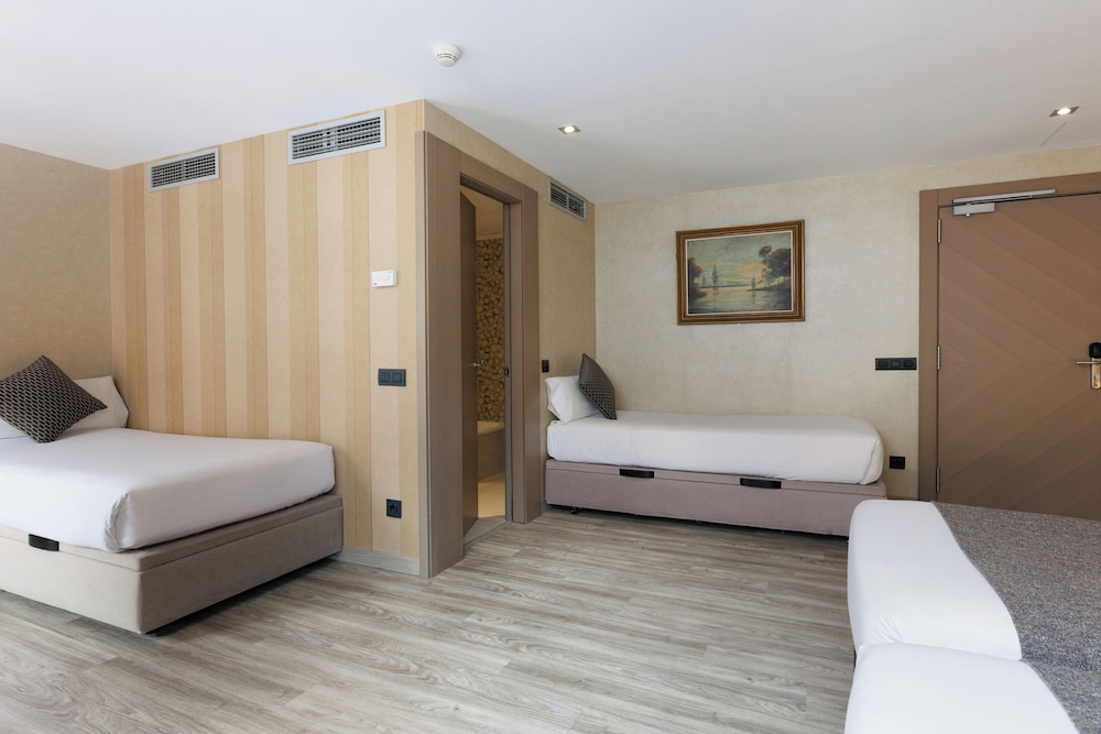 Hotel Suizo — Hotel rooms in Barcelona, Catalonia