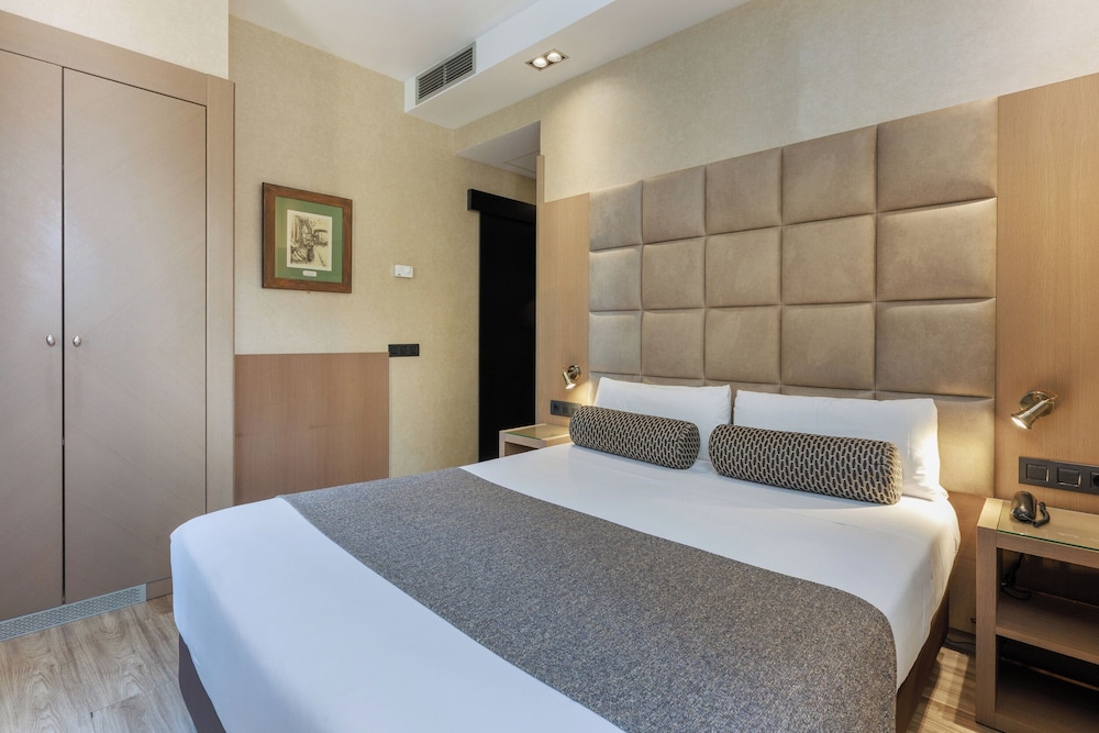 Hotel Suizo — Hotel rooms in Barcelona, Catalonia