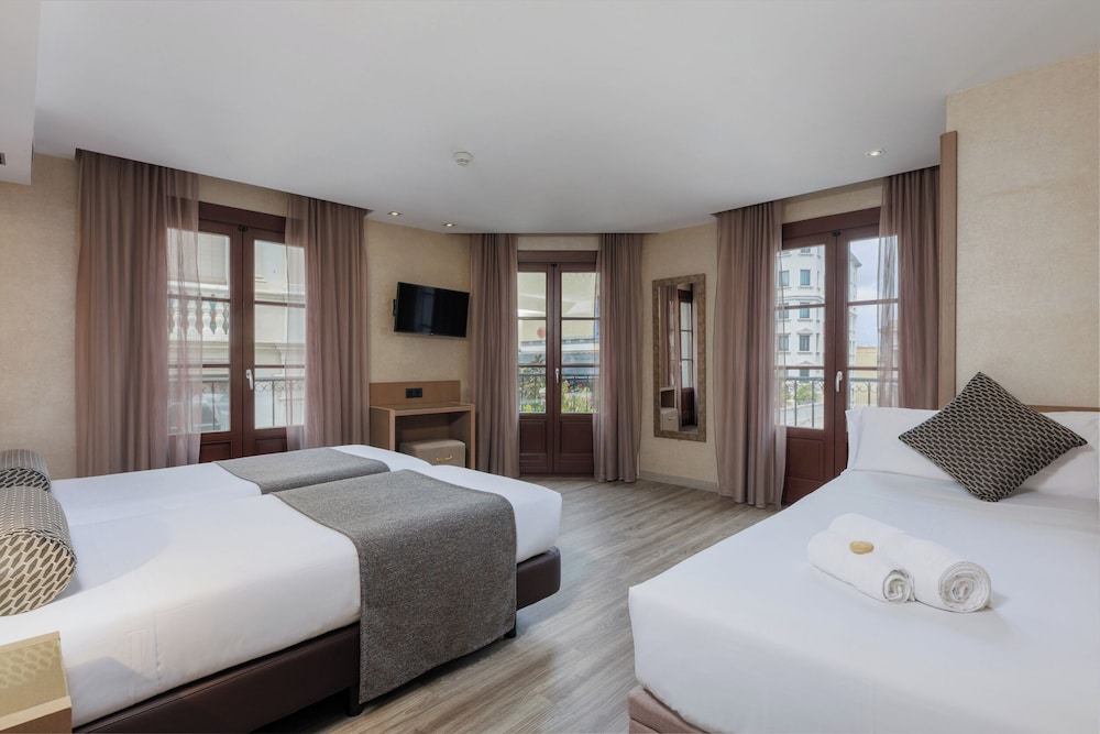 Hotel Suizo — Hotel rooms in Barcelona, Catalonia