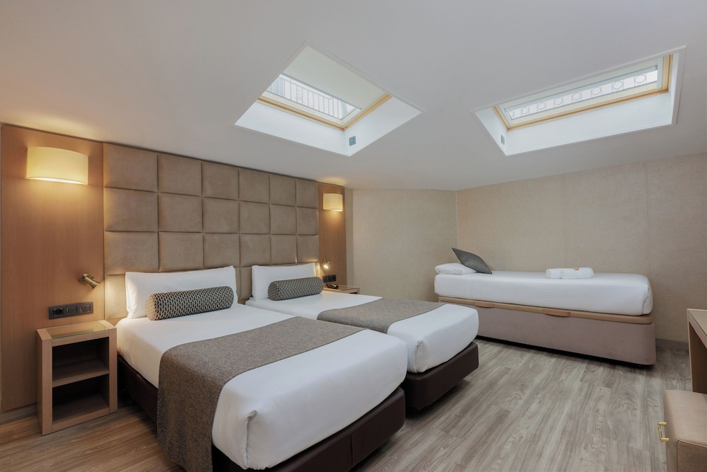 Hotel Suizo — Hotel rooms in Barcelona, Catalonia