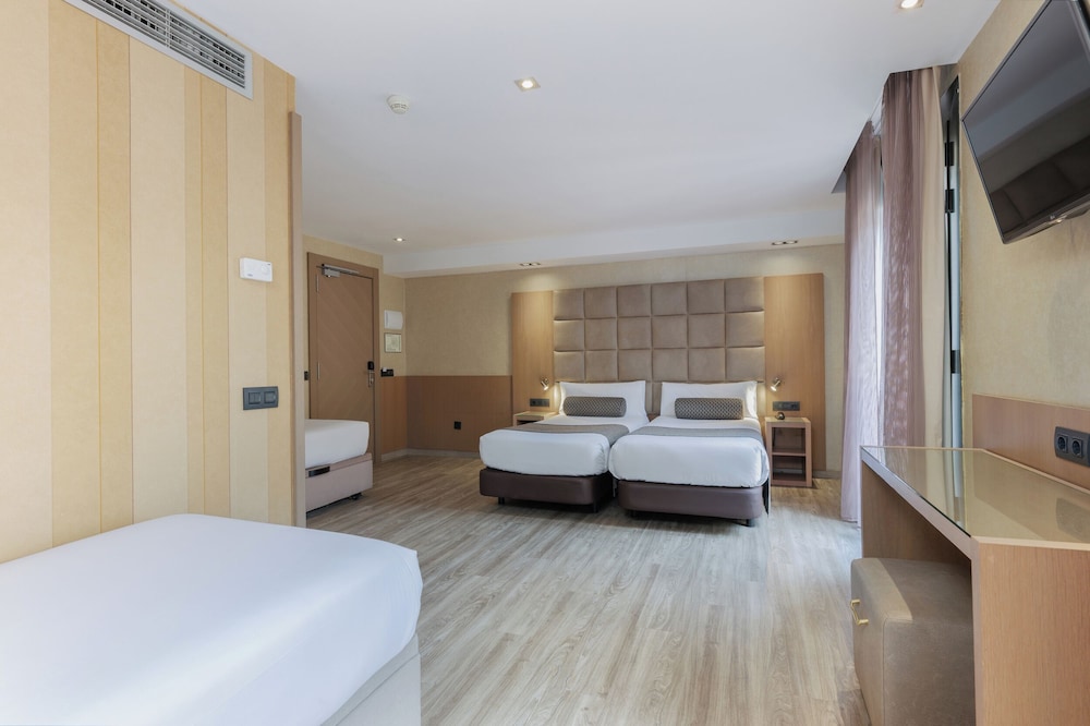 Hotel Suizo — Hotel rooms in Barcelona, Catalonia