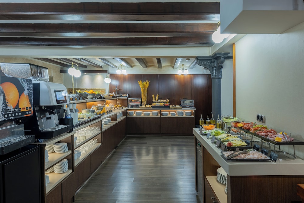Hotel Suizo — Restaurant & bars in Barcelona, Catalonia