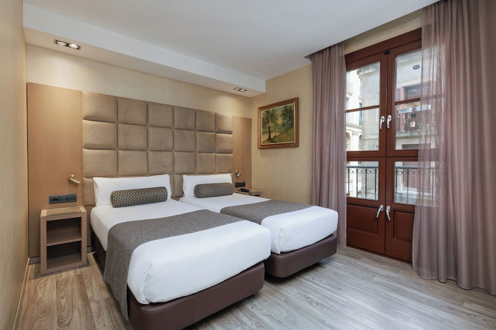 Hotel Suizo — Hotel rooms in Barcelona, Catalonia