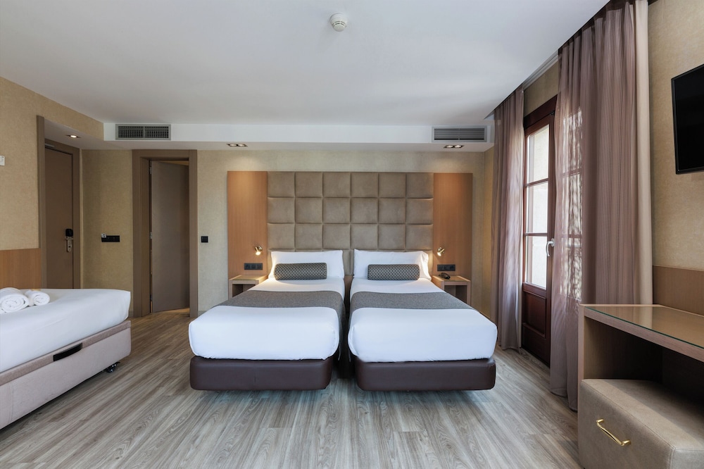 Hotel Suizo — Hotel rooms in Barcelona, Catalonia