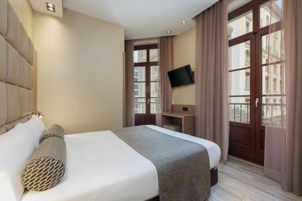 Hotel Suizo — Hotel rooms in Barcelona, Catalonia