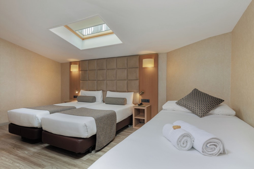 Hotel Suizo — Hotel rooms in Barcelona, Catalonia