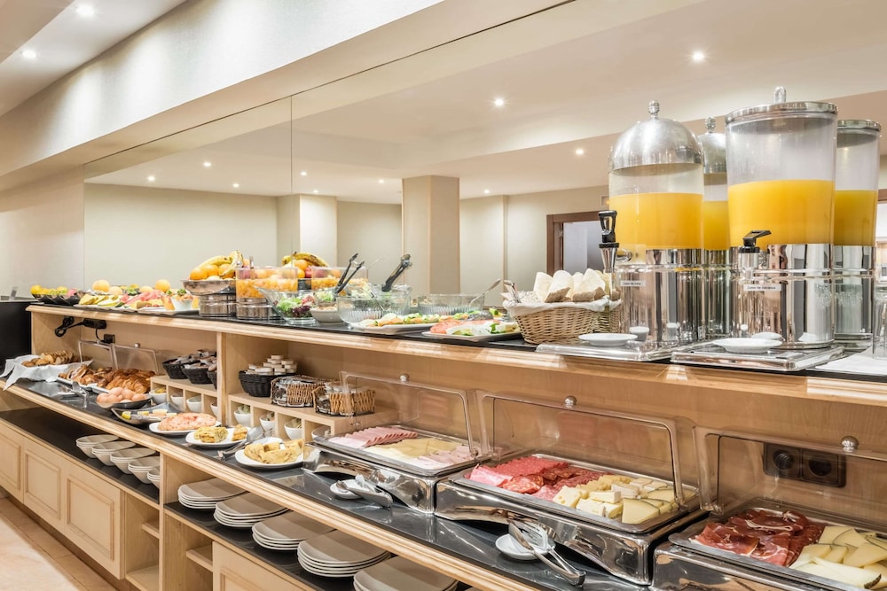 Petit Palace Eixample — Restaurant & bars in Barcelona, Catalonia