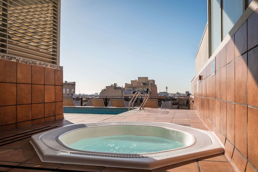 Petit Palace Eixample — Swimming pool in Barcelona, Catalonia