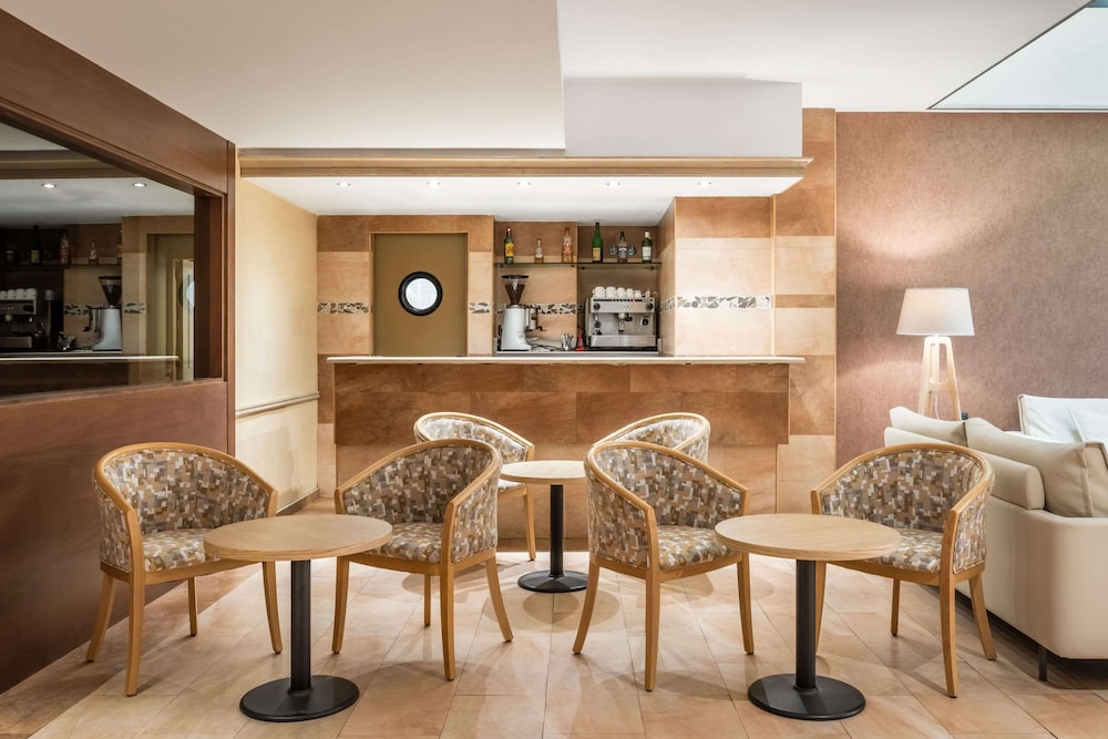 Petit Palace Eixample — Restaurant & bars in Barcelona, Catalonia