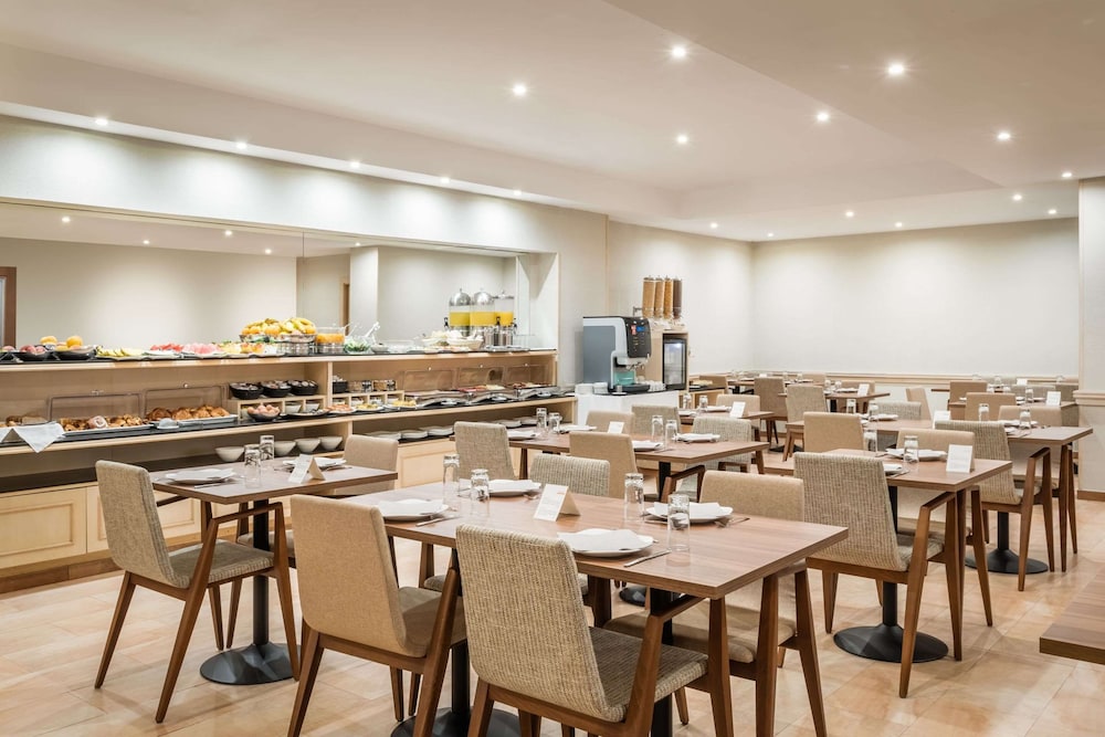 Petit Palace Eixample — Restaurant & bars in Barcelona, Catalonia