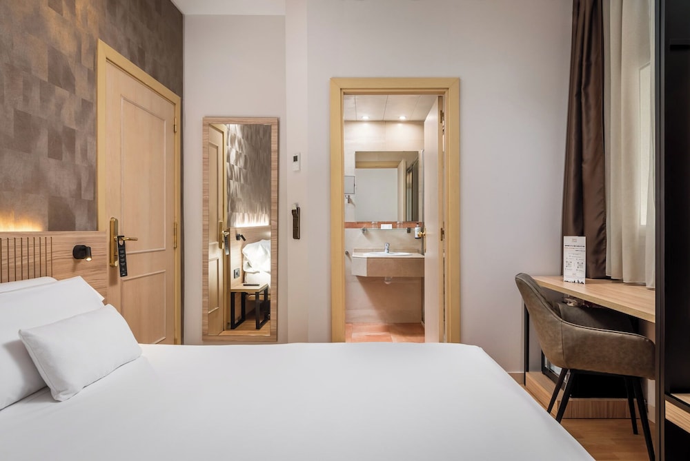Petit Palace Eixample — Hotel rooms in Barcelona, Catalonia