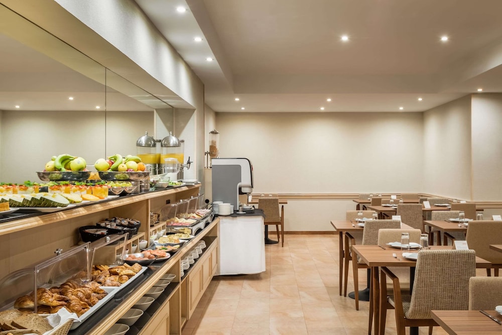 Petit Palace Eixample — Restaurant & bars in Barcelona, Catalonia