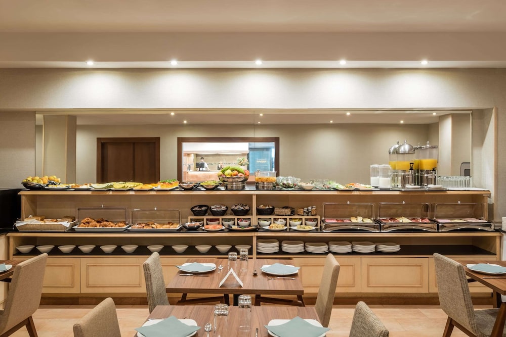 Petit Palace Eixample — Restaurant & bars in Barcelona, Catalonia