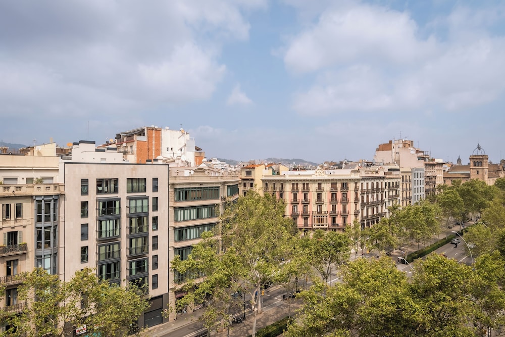 Petit Palace Eixample — Attractions in the area in Barcelona, Catalonia