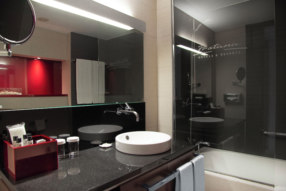 Pestana Arena Barcelona — Hotel rooms in Barcelona, Catalonia