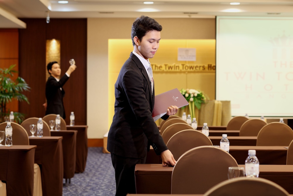 Twin Towers Hotel — Restaurant & bars in Bangkok, Bangkok