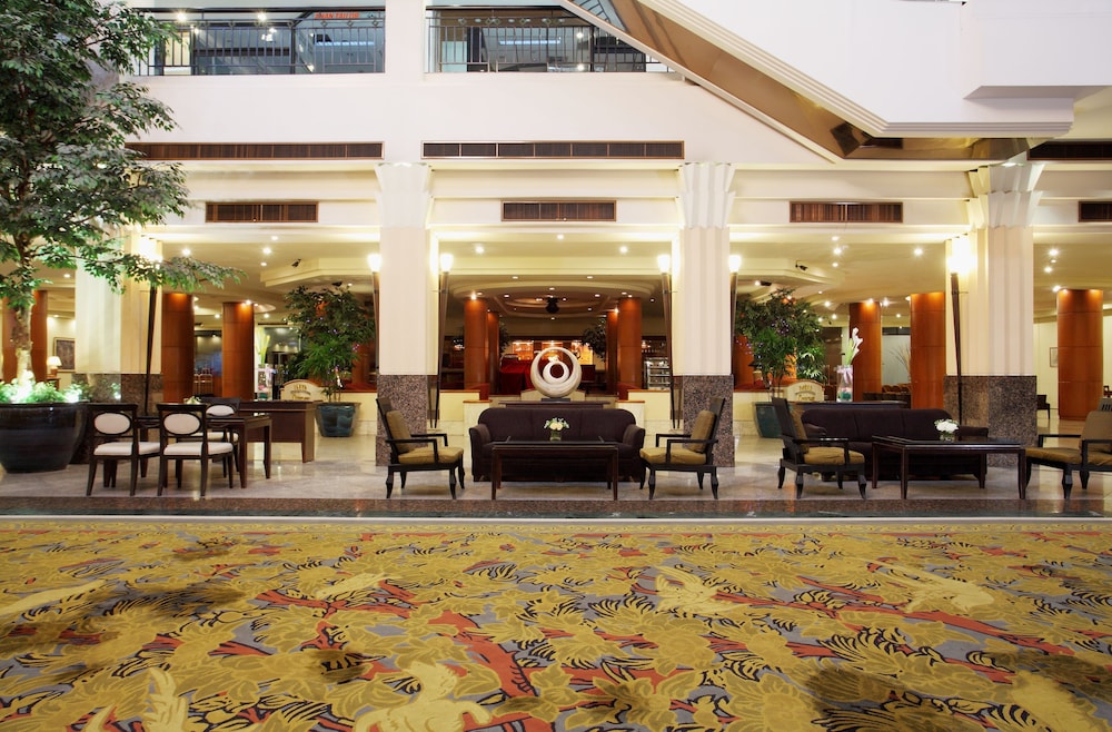 Twin Towers Hotel — Hotel building in Bangkok, Bangkok