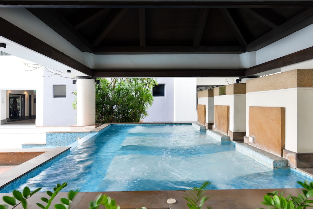 Twin Towers Hotel — Swimming pool in Bangkok, Bangkok