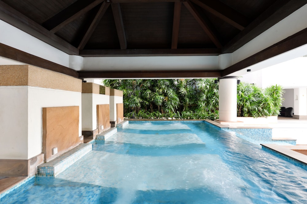 Twin Towers Hotel — Swimming pool in Bangkok, Bangkok