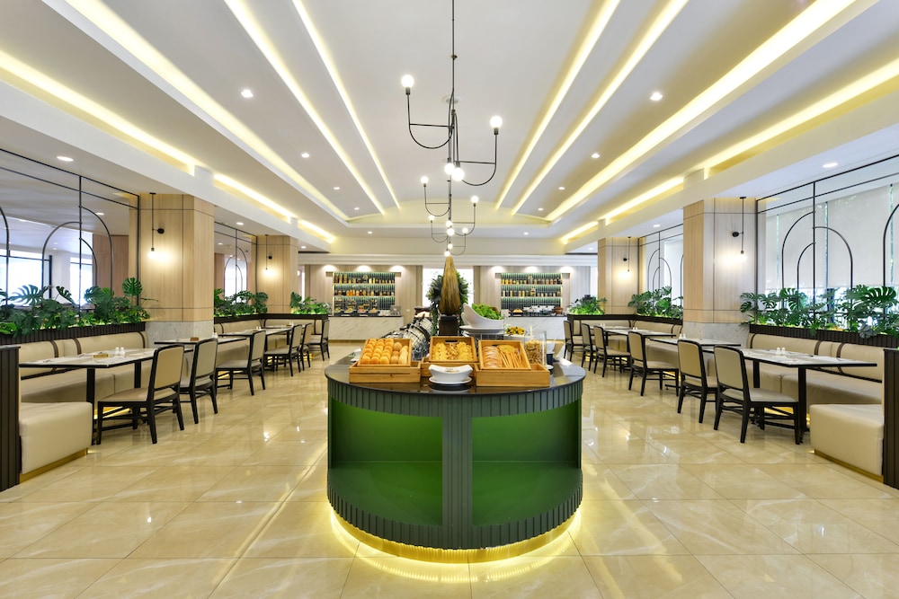 Twin Towers Hotel — Restaurant & bars in Bangkok, Bangkok