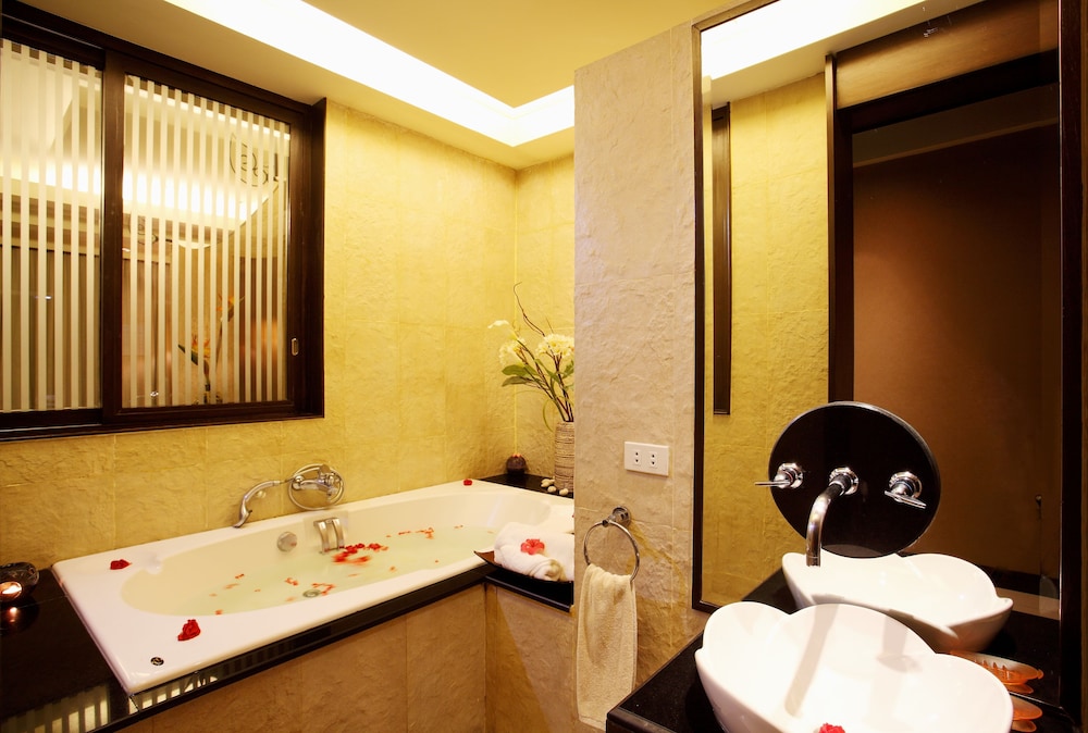 Twin Towers Hotel — Spa in Bangkok, Bangkok