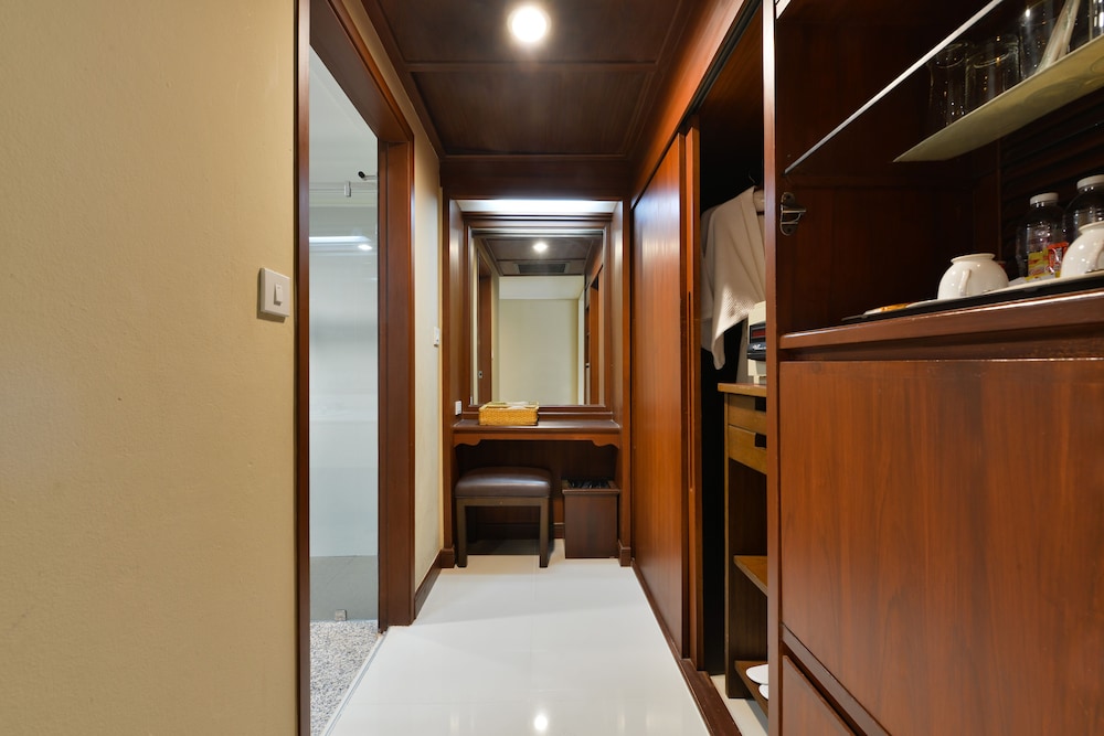Twin Towers Hotel — Hotel rooms in Bangkok, Bangkok