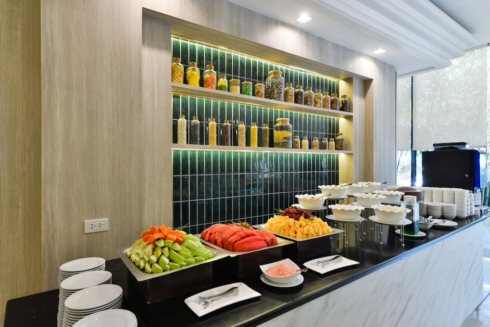 Twin Towers Hotel — Restaurant & bars in Bangkok, Bangkok