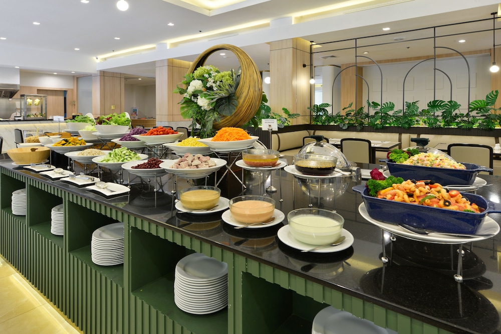 Twin Towers Hotel — Restaurant & bars in Bangkok, Bangkok