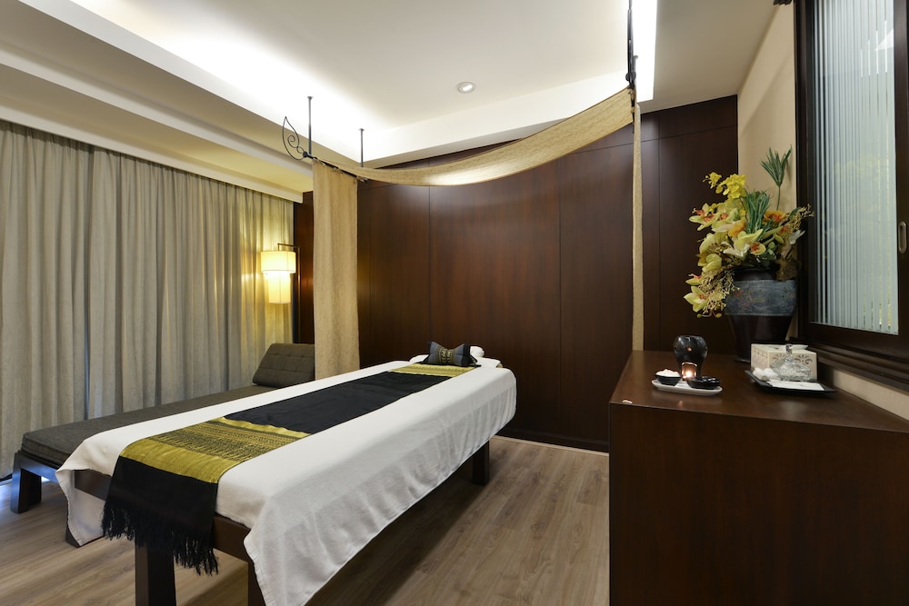 Twin Towers Hotel — Spa in Bangkok, Bangkok