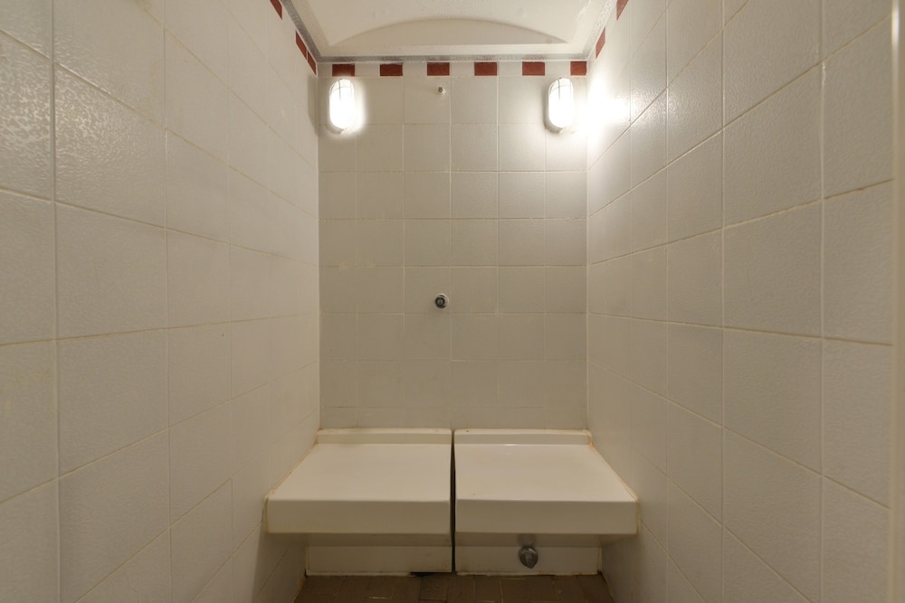 Twin Towers Hotel — Spa in Bangkok, Bangkok