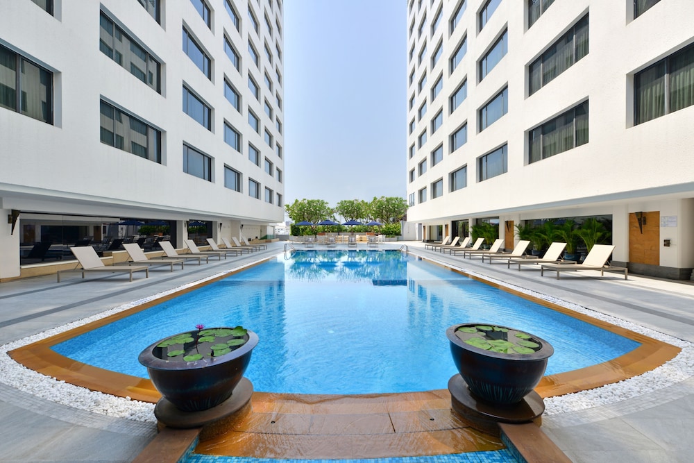 Twin Towers Hotel — Swimming pool in Bangkok, Bangkok