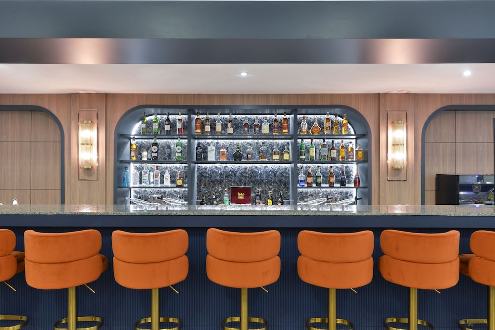 Twin Towers Hotel — Restaurant & bars in Bangkok, Bangkok