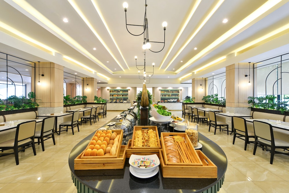 Twin Towers Hotel — Restaurant & bars in Bangkok, Bangkok