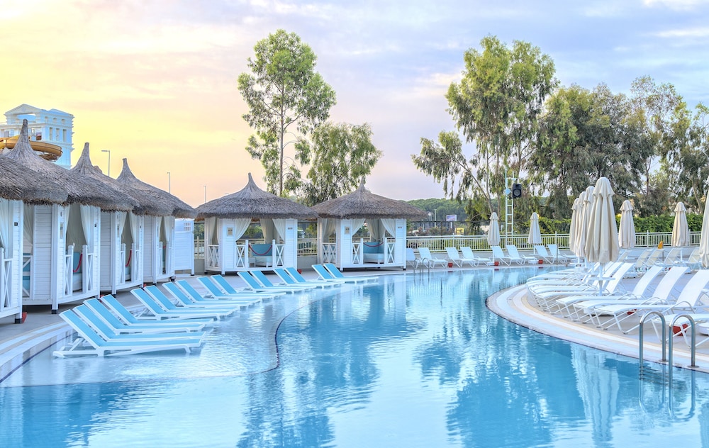 Innvista Hotels Belek - All inclusive — Swimming pool in Belek