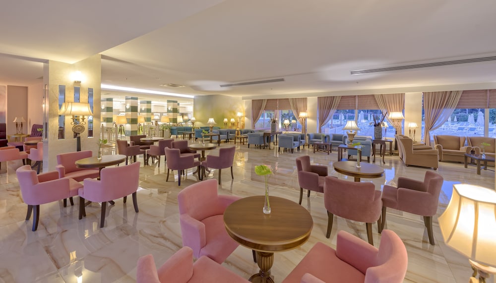 Innvista Hotels Belek - All inclusive — Hotel building in Belek
