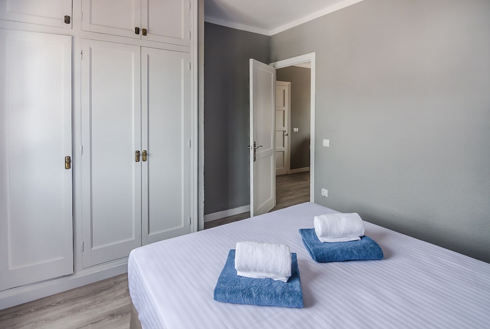 Aparthotel Nelva Resort — Hotel rooms in Cala'n Porter, Balearic Islands