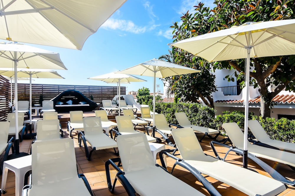 Aparthotel Nelva Resort — Spa in Cala'n Porter, Balearic Islands
